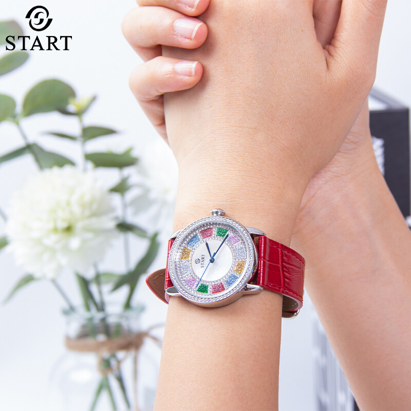 【START】Women's Watch Fashion Trend Quartz Watch Color Diamond Dial Leather Watch Rose Gold ราคา 5,348 บาท*ส่งฟรี