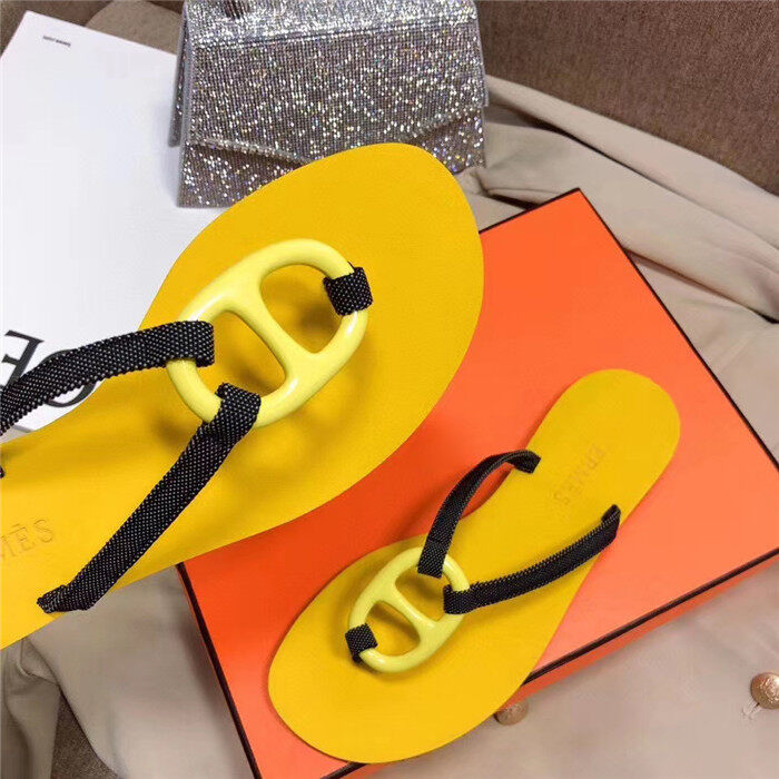 cổ phiếu sẵn sàng HER-MASSlippers Women s Sandals 2020 Summer New Pig Nose Flip Flops Large Size Flat Beach Shoes 75