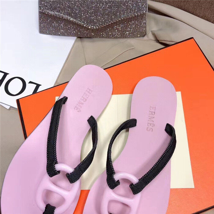 cổ phiếu sẵn sàng HER-MASSlippers Women s Sandals 2020 Summer New Pig Nose Flip Flops Large Size Flat Beach Shoes 91