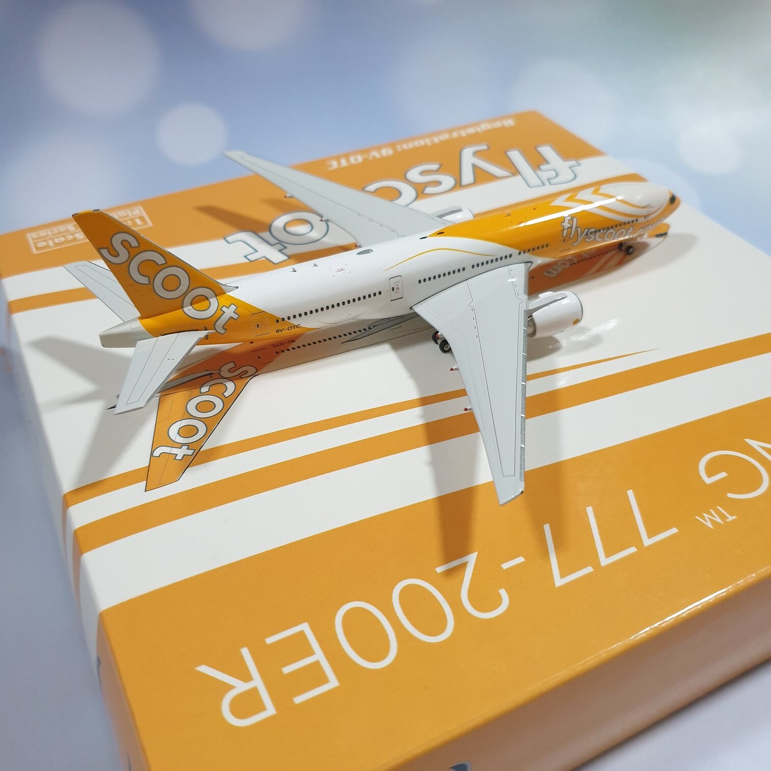 セール Phoenix 1/400 scoot a320セット Phoenix Models Scoot Boeing 777-200 9V-OTC 1:400 LIMITED EDITION