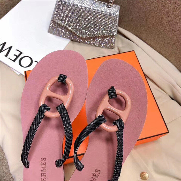 cổ phiếu sẵn sàng HER-MASSlippers Women s Sandals 2020 Summer New Pig Nose Flip Flops Large Size Flat Beach Shoes 68