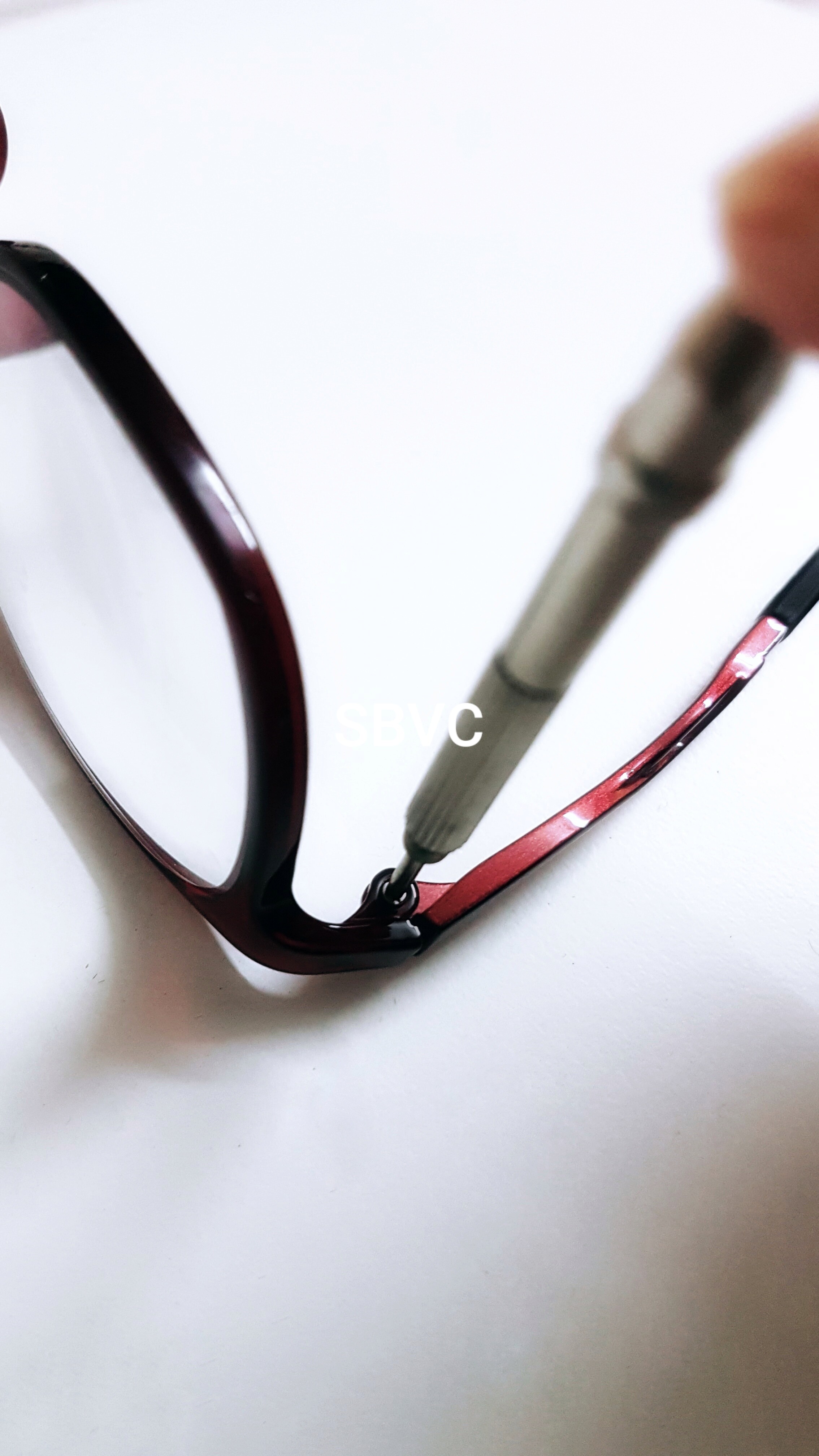 how to tighten sunglasses