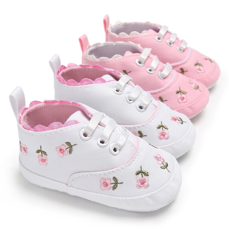 Newborn deals pink shoes