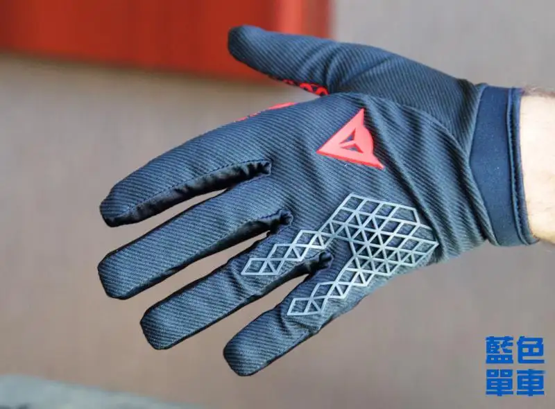 mountain bike gloves knuckle protection