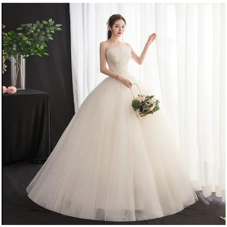 wedding dress for flat chest