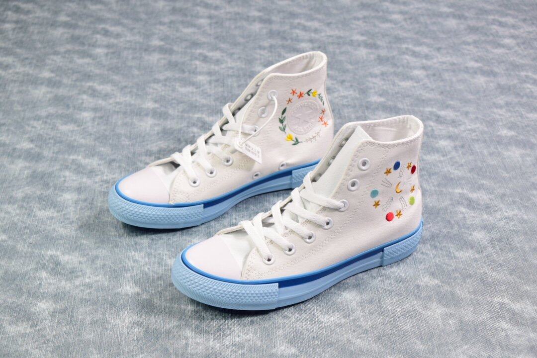 converse with colored soles