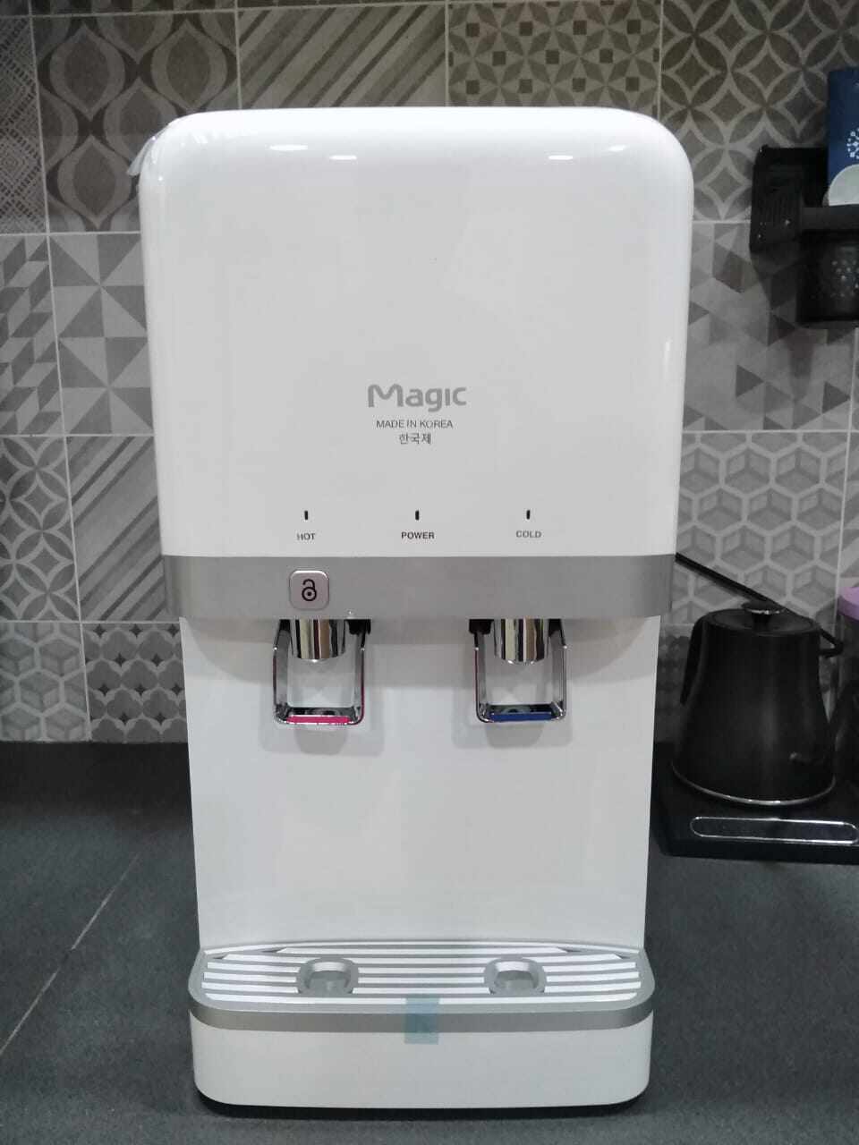 Magic White hot and cold water dispenser with filter WPU500A
