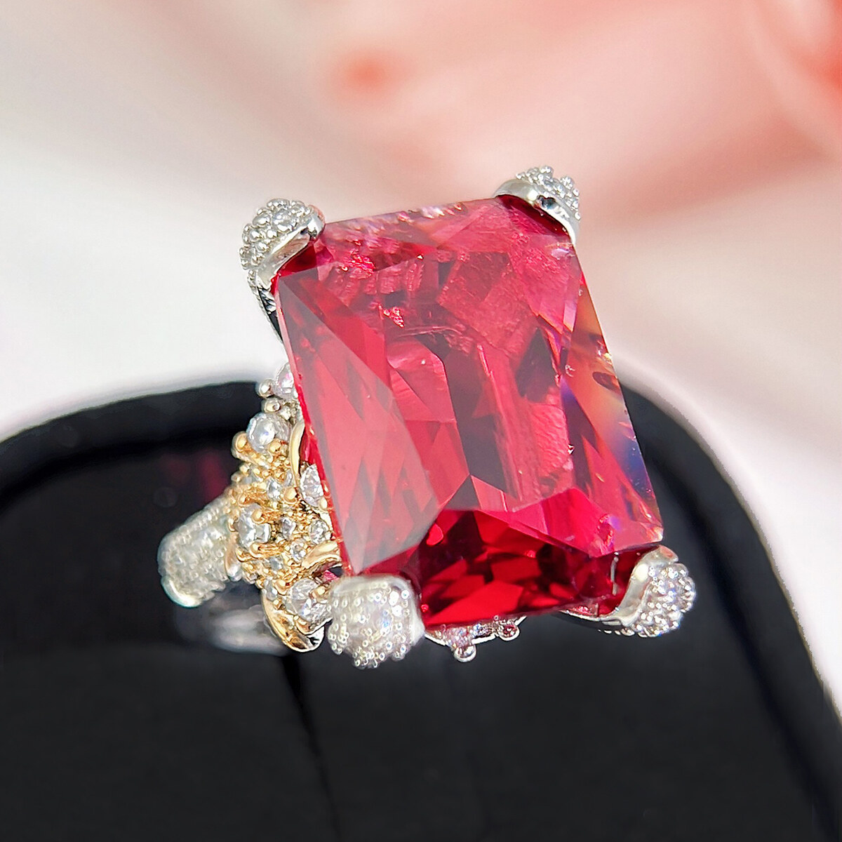 SEQUITO Luxury Ladies Finger Jewelry Silvery Gold Plated Pave Setting Red Rectangle Cut AAAAA Big Cubic Zirconia Noble Adjustable Ring for Banquet Party SR138 ราคา 293 บาท*ส่งฟรี