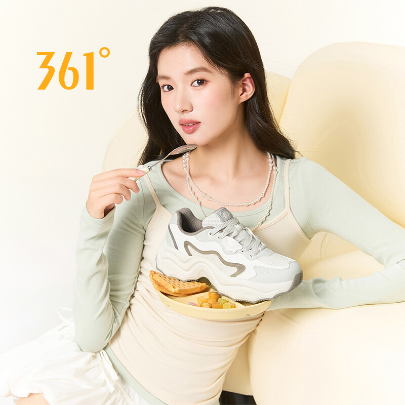 361 Degrees Women Sneakers Retro Cultural Shoes Breathable Sports Shoes 682536773 ราคา 1,493 บาท*ส่งฟรี