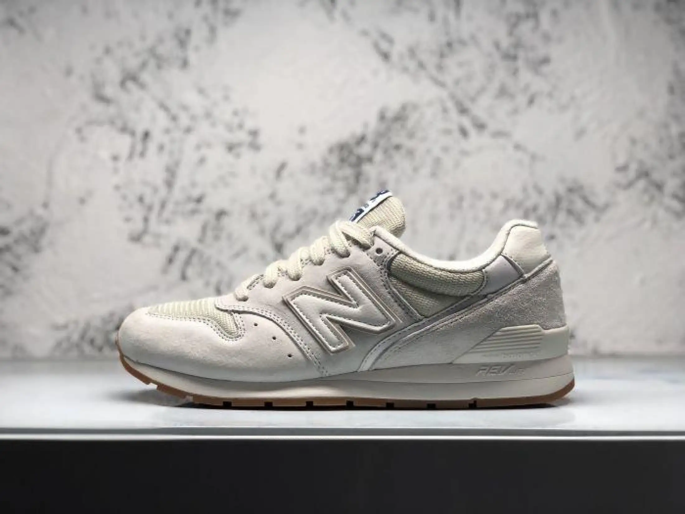 new balance 996 women man