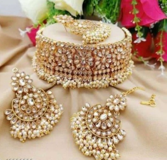 Jewellery cultural function, friend 