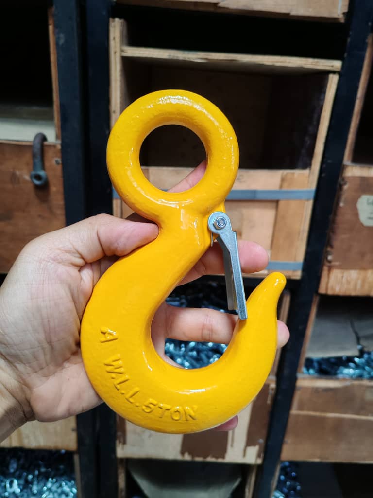 High Quality Eye Hook with Safety Latch 0.5 ton to 5 ton mix colors ...