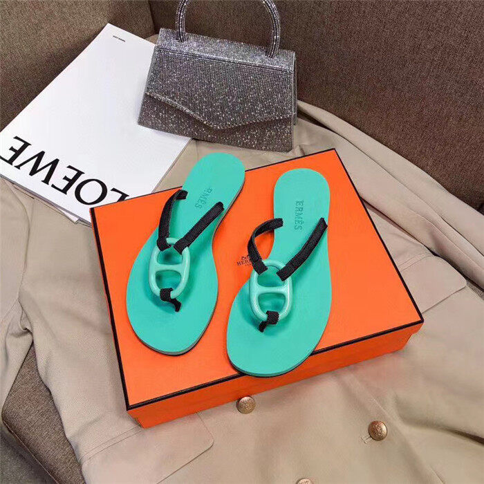 cổ phiếu sẵn sàng HER-MASSlippers Women s Sandals 2020 Summer New Pig Nose Flip Flops Large Size Flat Beach Shoes 10