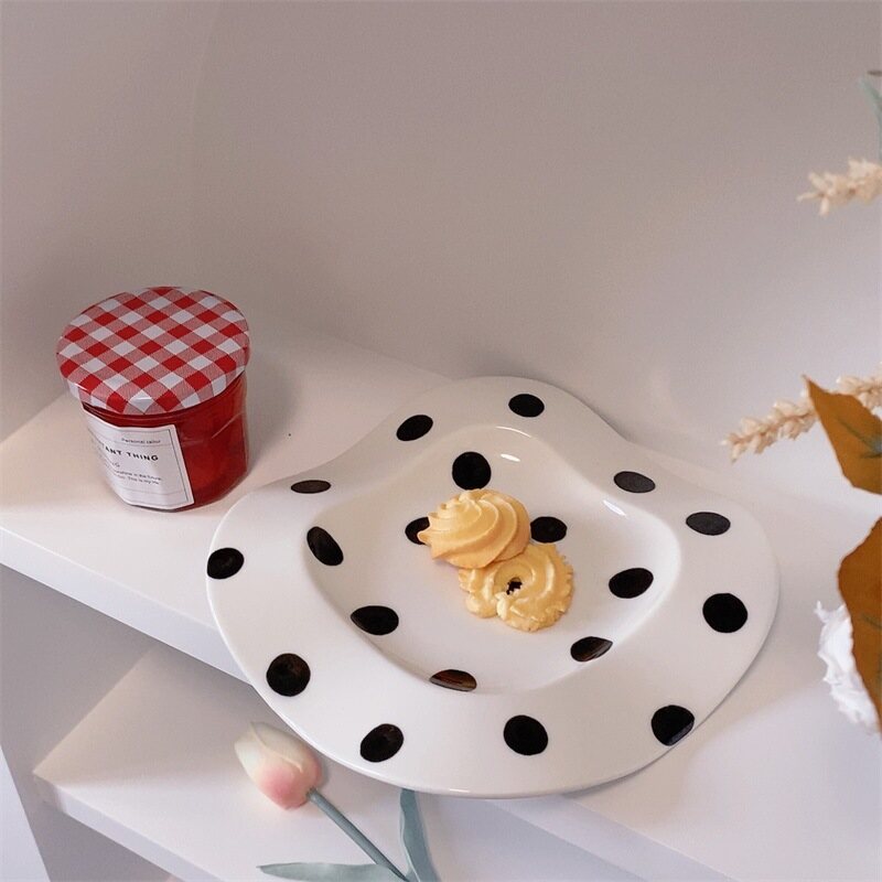 Gambar Wave Plate Classic Black and White Irregular Net Red Wave Point Plate High value Breakfast Plate Creative Jewelry Plate