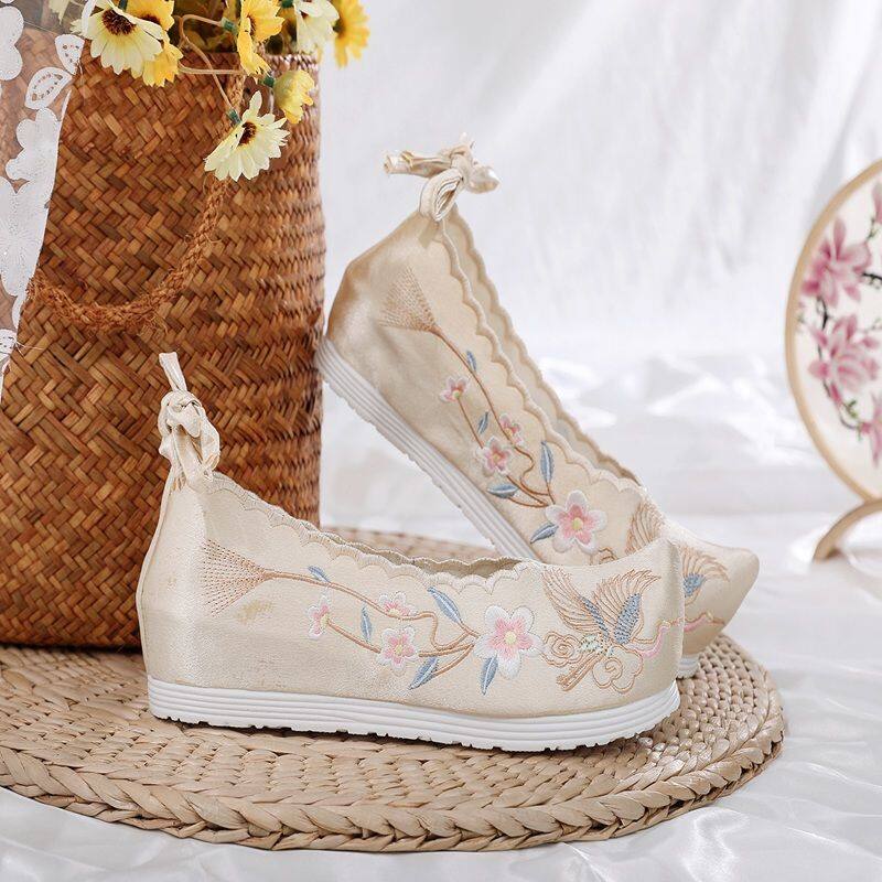 New Ancient Chinese clothing shoes female student antique embroidered shoes female match with hanfu height increasing insole antique shoes Han elements cloth shoes