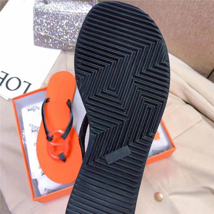 cổ phiếu sẵn sàng HER-MASSlippers Women s Sandals 2020 Summer New Pig Nose Flip Flops Large Size Flat Beach Shoes 103