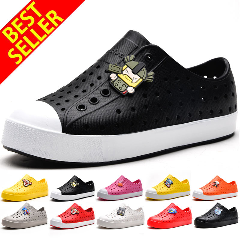 Ready Stock New 15 Colour Kids Jefferson Native Shoes Beach Waterproof Hollow Sandals Boys Cartoon Clogs Mules Garden Non Slip Shoes for Children Size 26-35 ราคา 171 บาท*ส่งฟรี