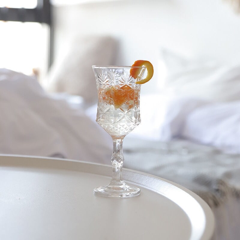 Gambar high quality Ins wind restoring ancient ways the speaker relief a goblet Jane two constraints open foreign wine with red glasses of champagne cup cold drink