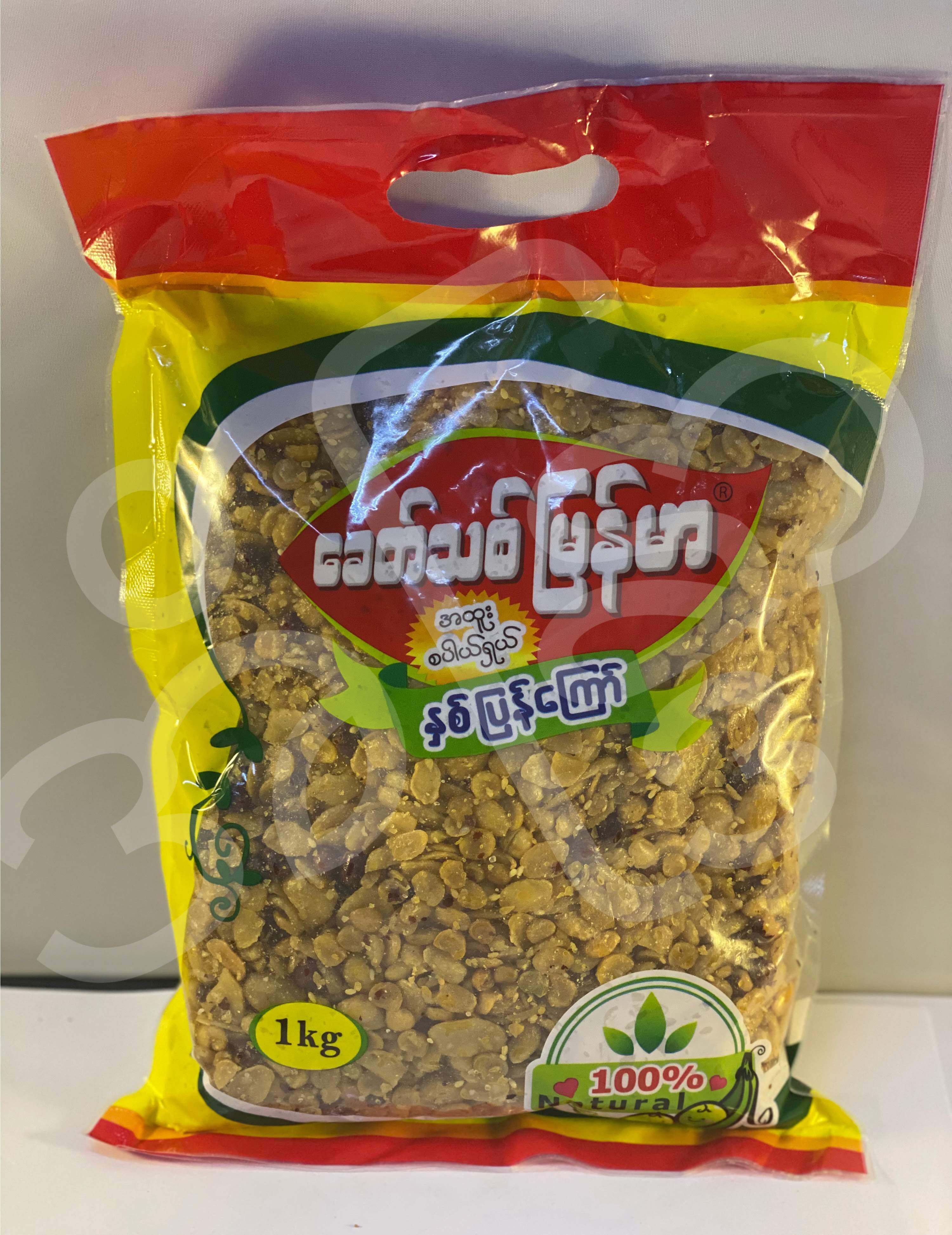 Yupqa yalangoch qizning fotosurati