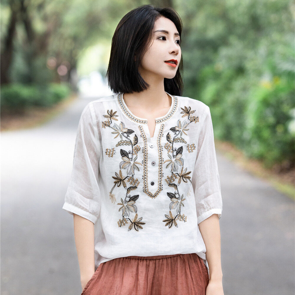 New Women Blouse Three Quarter Sleeve Cotton Embroidery Blouse Lady Casual V-neck Female Cotton Shirt ราคา 87 บาท*ส่งฟรี