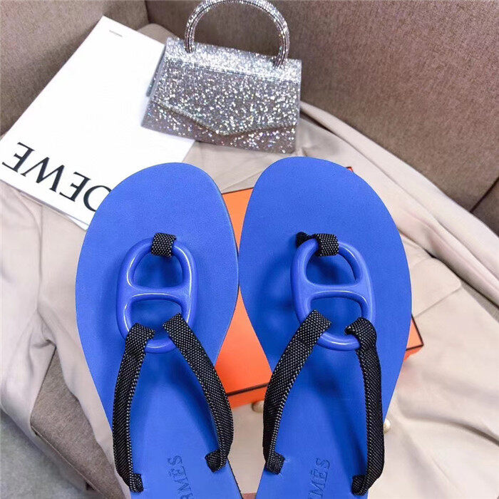 cổ phiếu sẵn sàng HER-MASSlippers Women s Sandals 2020 Summer New Pig Nose Flip Flops Large Size Flat Beach Shoes 59