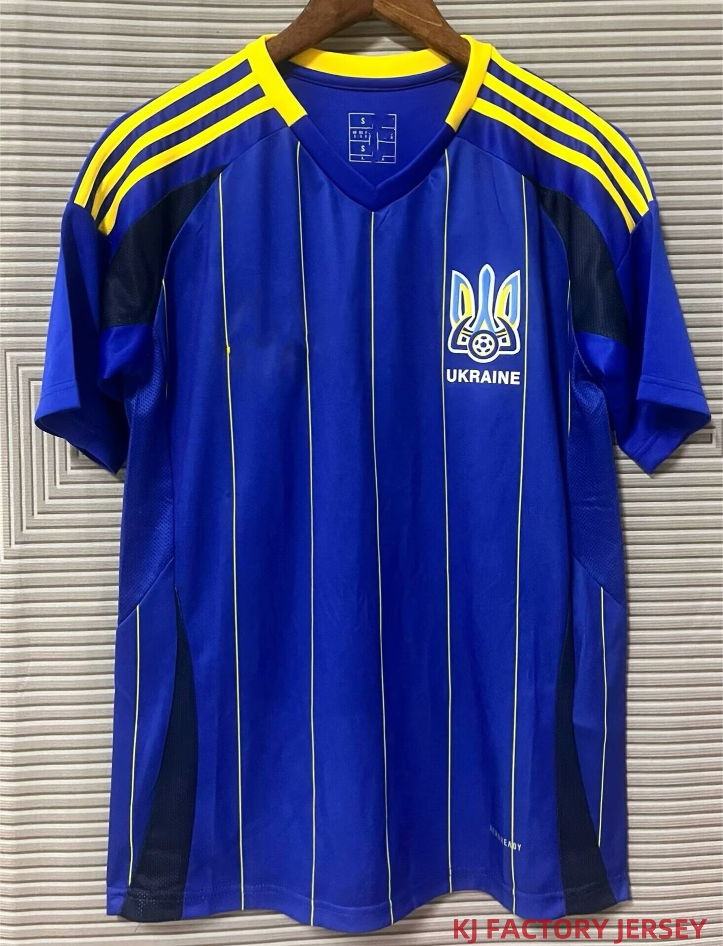 25-26 Ukraine nhà và đi Áo sơ mi nam cao bóng đá chất lượng có thể được tùy chỉnh