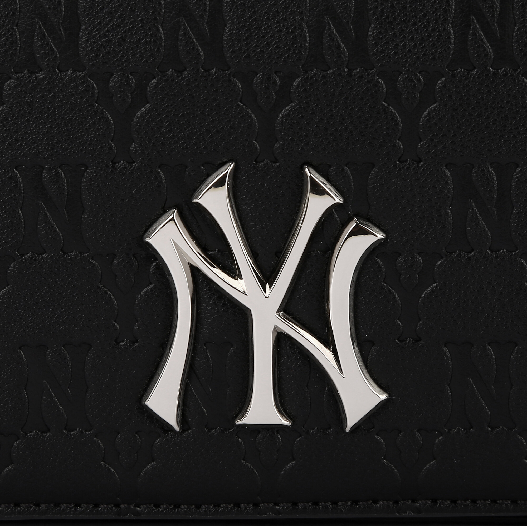 MLB Monogram Hoodie Bag IDR 1,200,000 - TERMURAH SIZE 18x12x4