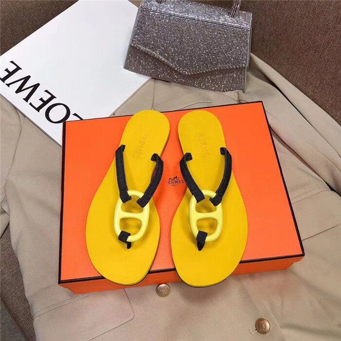 cổ phiếu sẵn sàng HER-MASSlippers Women s Sandals 2020 Summer New Pig Nose Flip Flops Large Size Flat Beach Shoes 76