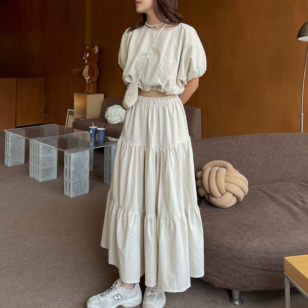 Closet Crush ชุดเซต เสื้อคอกลมเเขนพองจั๊มเอว กระโปรงยาว สีครีม ราคา 489 บาท*ส่งฟรี