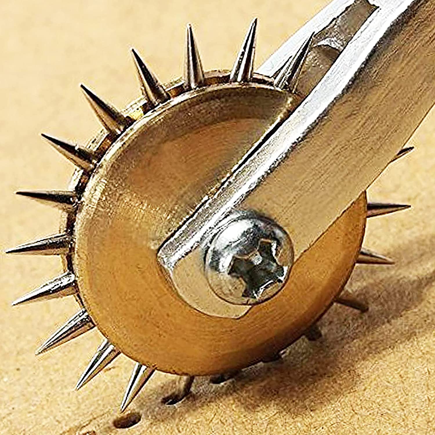 Tracing wheel wooden handle, toothed metal wheel, extra sharp (1 pc)
