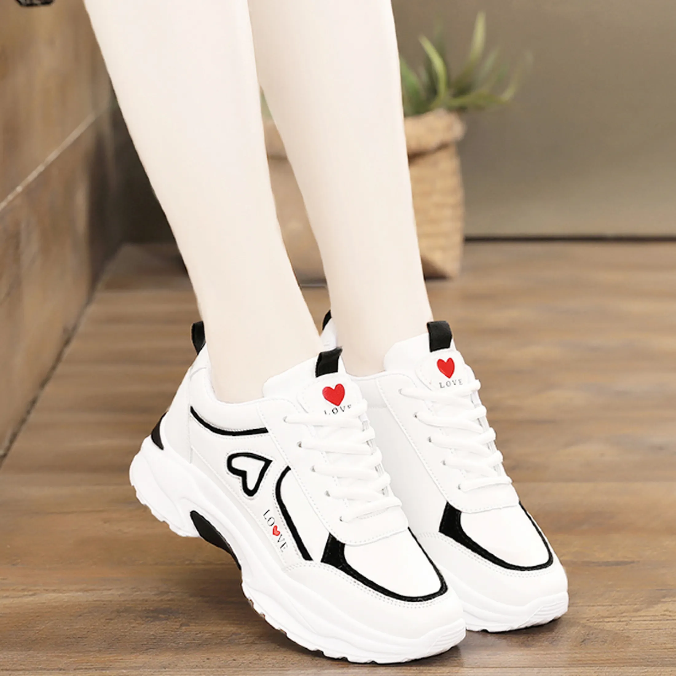 sepatu sneakers