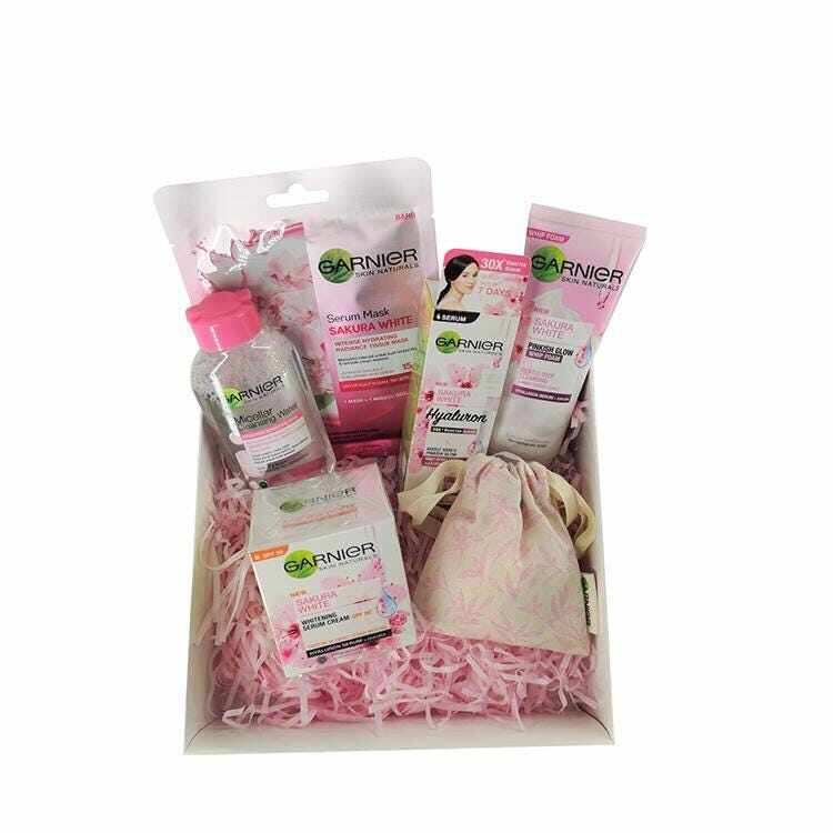 Gambar Garnier Skin Naturals E Com Sakura White Set