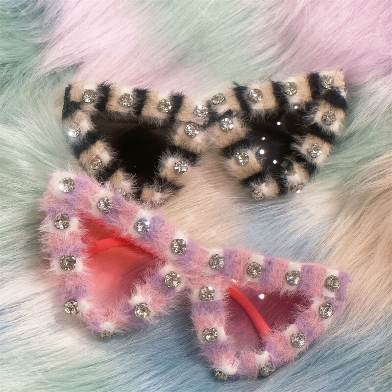 DY Loving Korean Dog Sunglasses New Design Fashionable Triangle Feather and Diamonds Dogs Casual Cool Glasses Shooting Props