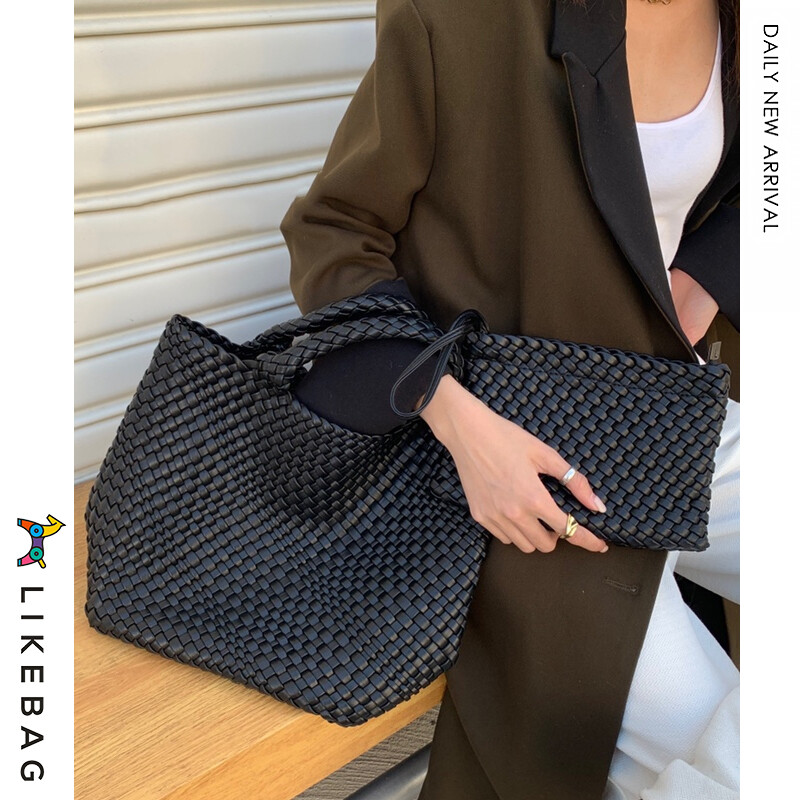 LIKEBAG Leather Weave Solid Color Women Top-Handle Bag with Coin Purse ราคา 999 บาท*ส่งฟรี