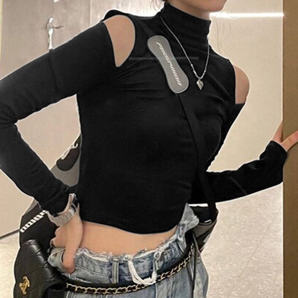 Closet Crush เสื้อคอเต่าแขนยาว เว้าไหล่ เสื้อรัดรูป สีดำ สีน้ำตาล สีเทา ราคา 152 บาท*ส่งฟรี