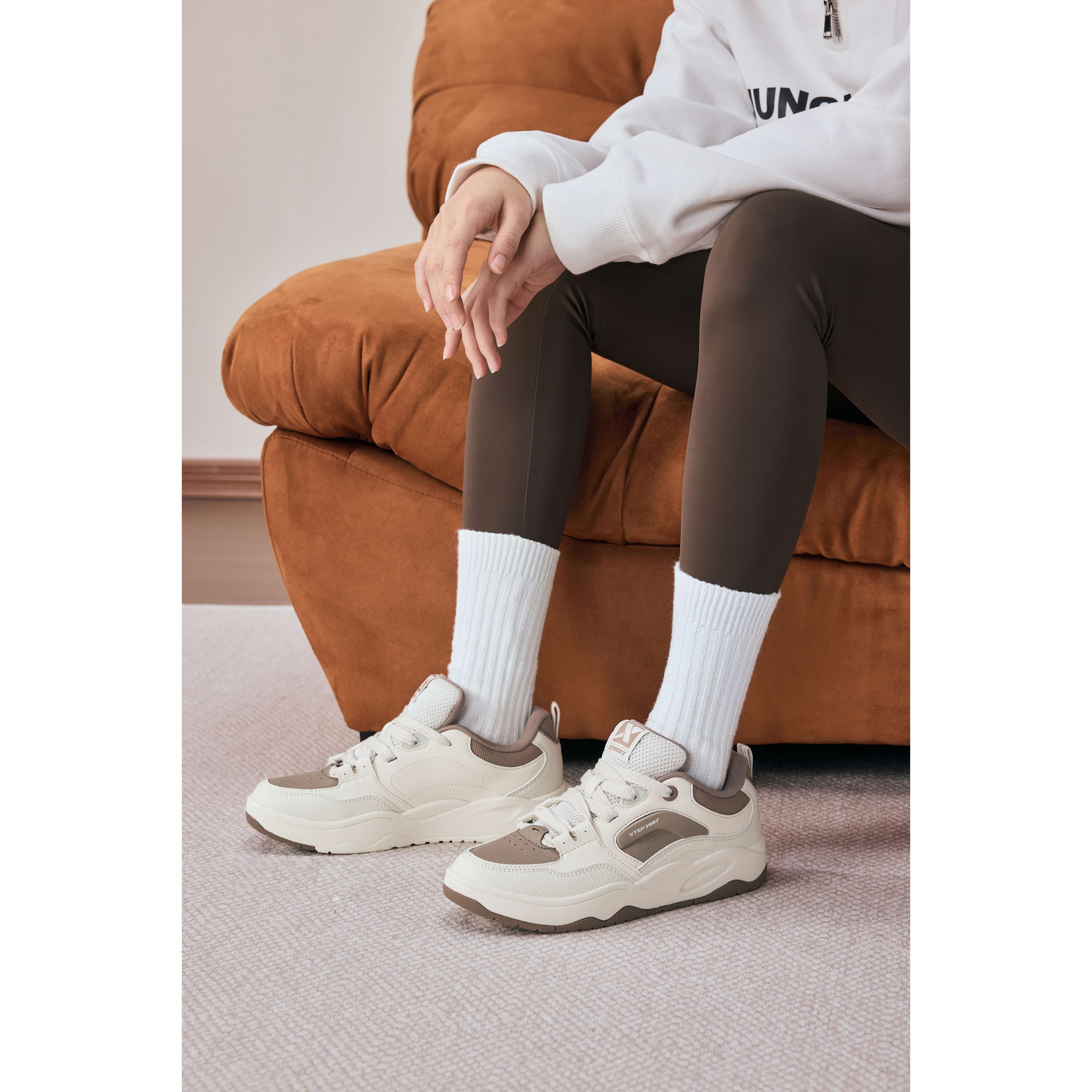 Xtep women's style bang bang bread shoes women's board shoes 2025 spring couple casual shoes white shoes women's style 875118310019 ราคา 1,766 บาท*ส่งฟรี