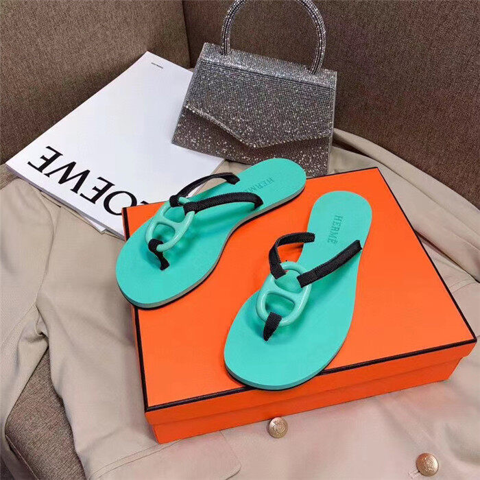 cổ phiếu sẵn sàng HER-MASSlippers Women s Sandals 2020 Summer New Pig Nose Flip Flops Large Size Flat Beach Shoes 11