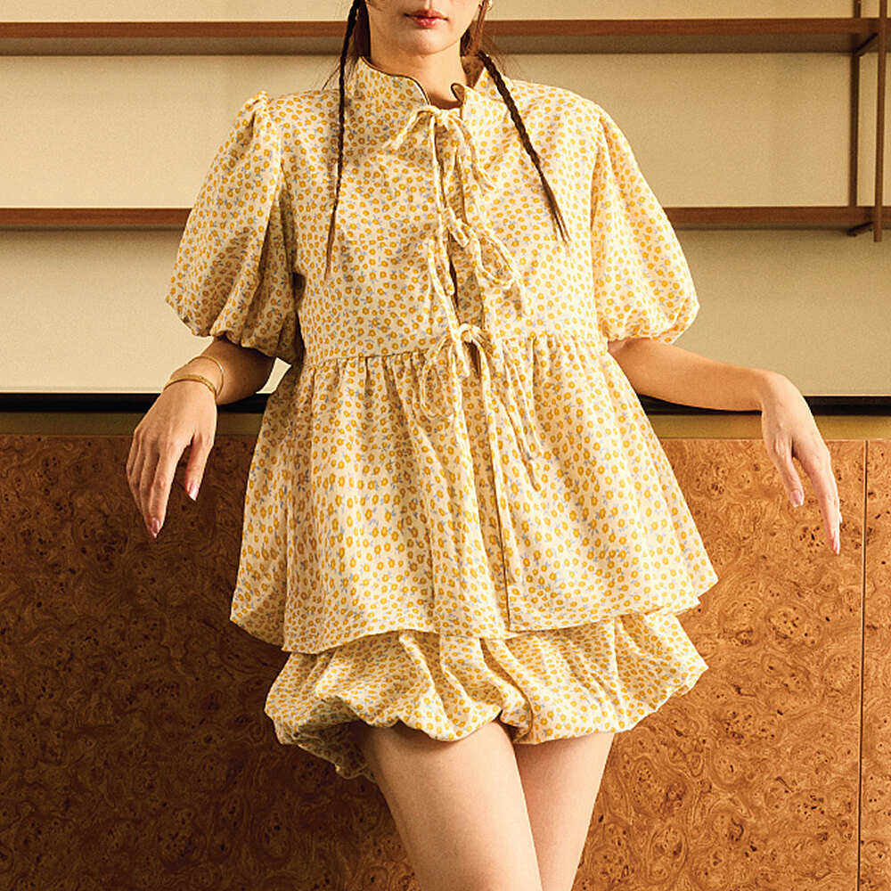 Closet Crush เสื้อเบลาส์ แขนตุ๊กตา แต่งโบว์ ลายดอก สีเหลือง ราคา 489 บาท*ส่งฟรี