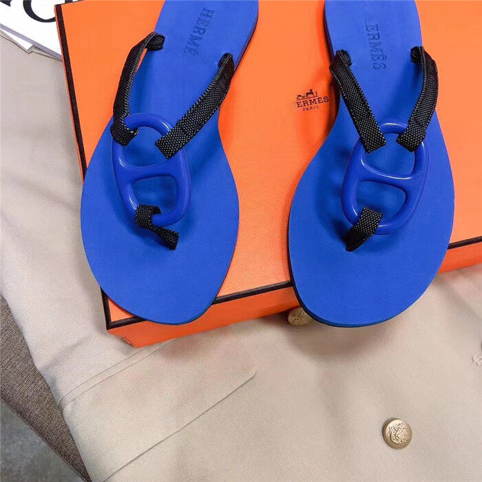 cổ phiếu sẵn sàng HER-MASSlippers Women s Sandals 2020 Summer New Pig Nose Flip Flops Large Size Flat Beach Shoes 55