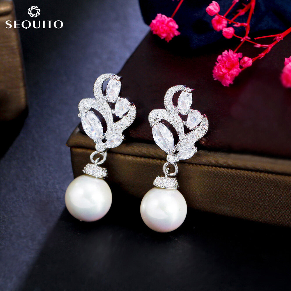 SEQUITO Noble Women Jewelry White Color Plated Inlay AAA Cubic Zircon Crystal Stone Hollow Long Drop Earrings with Big Pearl Bridal Wedding Costume Jewellery SE772 ราคา 291 บาท*ส่งฟรี