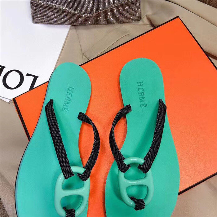 cổ phiếu sẵn sàng HER-MASSlippers Women s Sandals 2020 Summer New Pig Nose Flip Flops Large Size Flat Beach Shoes 14