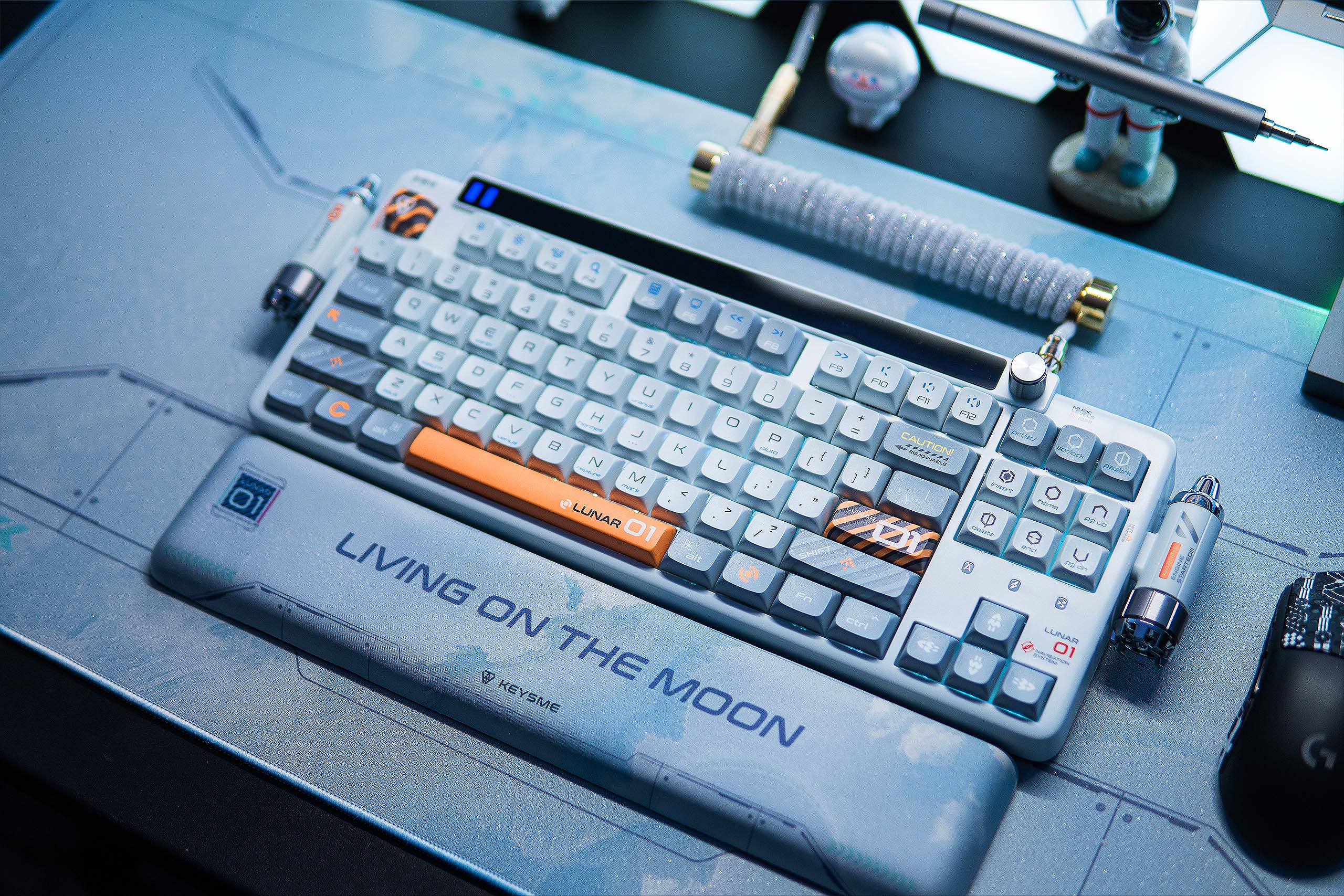 KeysMe Lunar 01 Mechanical Keyboard Lunar White Hot-swappable gasket structure wireless three-mode mechanical keyboard ราคา 12,869 บาท*ส่งฟรี
