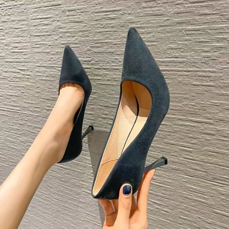 UCMVZO spring new black high heels professional work shoes thin heel shallow mouth pointed 41-43 large single shoes for women（34-43） ราคา 536 บาท*ส่งฟรี