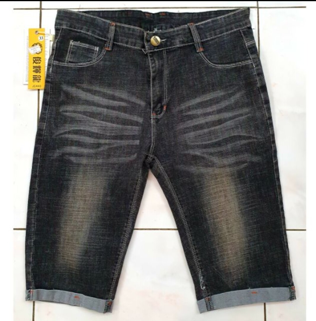 black 3 quarter jeans
