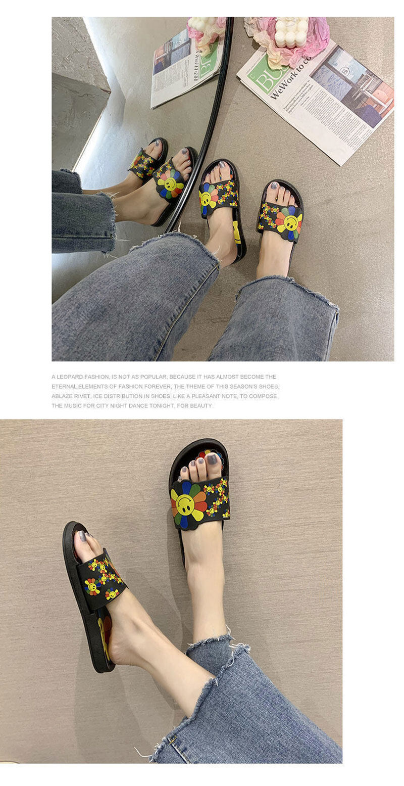 มุมมองเพิ่มเติมของสินค้า QiaoYiLuo รองเท้าแตะแฟชั่นผู้หญิง รองเท้าแตะแบบสวม พิมพ์ลายดอกการ์ตูนน่ารักๆ นุ่ม เบา ใส่สบายไม่เมื่อยเท้า