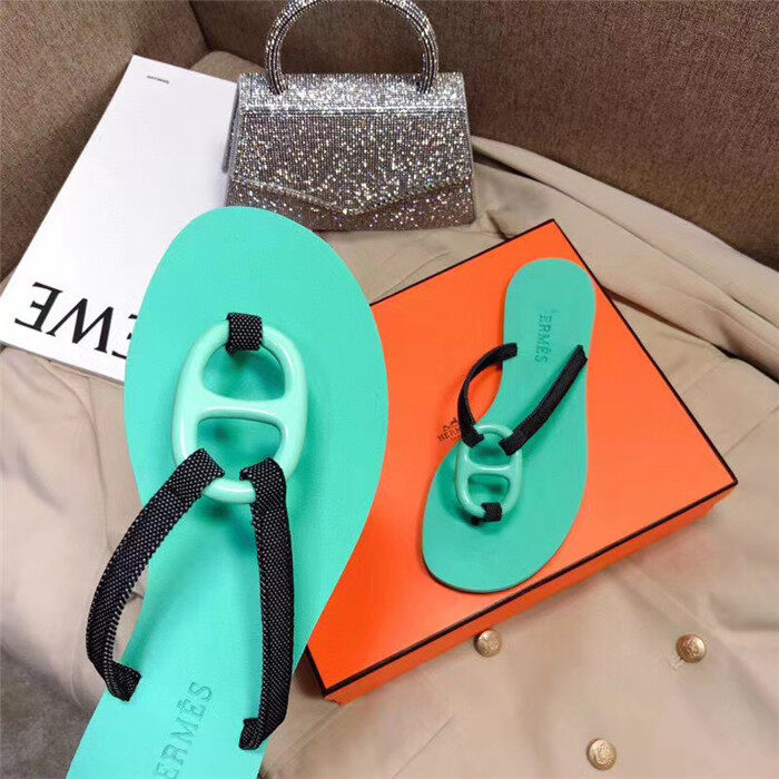 cổ phiếu sẵn sàng HER-MASSlippers Women s Sandals 2020 Summer New Pig Nose Flip Flops Large Size Flat Beach Shoes 16