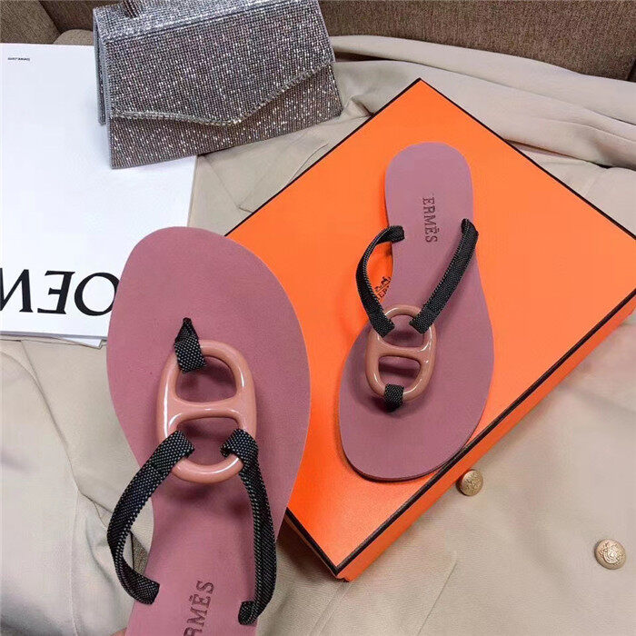 cổ phiếu sẵn sàng HER-MASSlippers Women s Sandals 2020 Summer New Pig Nose Flip Flops Large Size Flat Beach Shoes 65