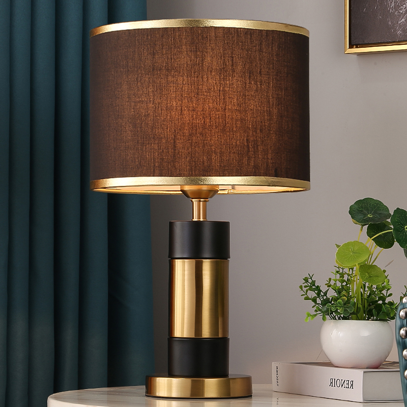Nordic Household Metal Table Lamp Energy-saving Bedroom Bedside Lamp LED Study Desk Lamp Modern Simple Home Living room Hotel Decoration Fixtures -UK Plug 45.5*28cm ราคา 1,040 บาท*ส่งฟรี
