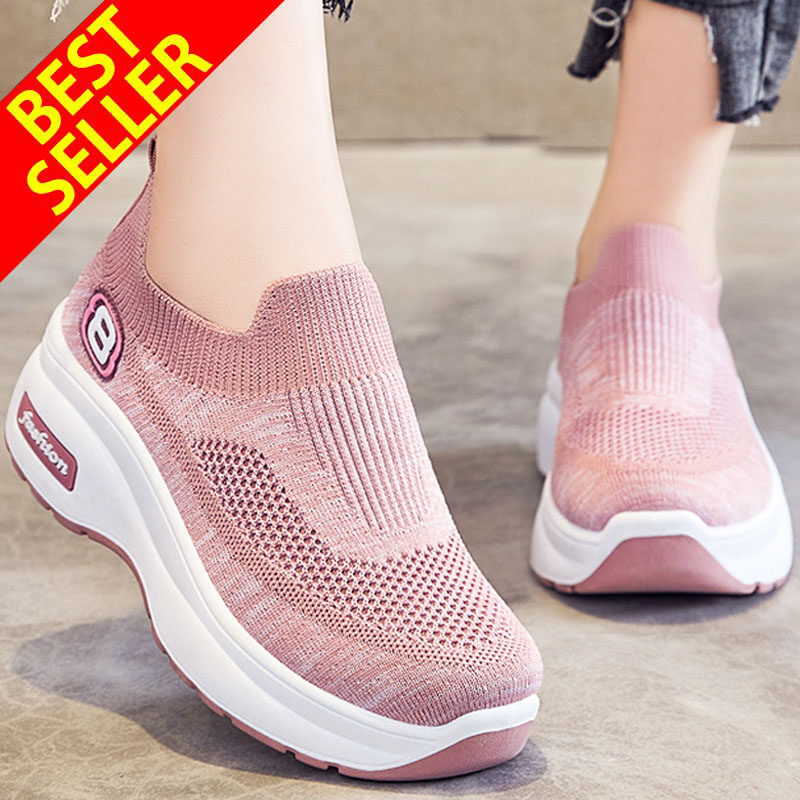 Hàng Có Sẵn Giày Đi Bộ Nữ Mới Giày Thể Thao Tất Thời Trang Giày Cho Con Bú Thoải Mái Thoáng Khí Giày Đế Bệt Thường Ngày Giày Đế Bệt Chống Trượt Giày Đi Bộ Tăng Chiều Cao Thể Dục Có Dây Buộc Đế Xuồng Cho Nữ Không Thấm Nước