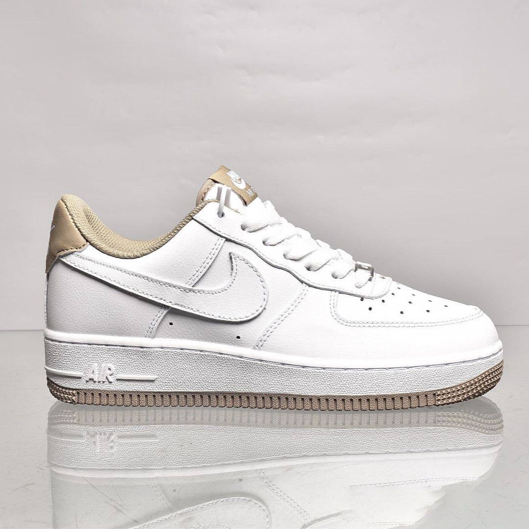 giày thể thao Air Force 1 thấp 07 hợp thời trang và linh hoạt barb chống mặc trượt chống sốc thấptop Sneaker cùng phong cách cho nam giới và phụ nữ trắng kaki giày thể thao